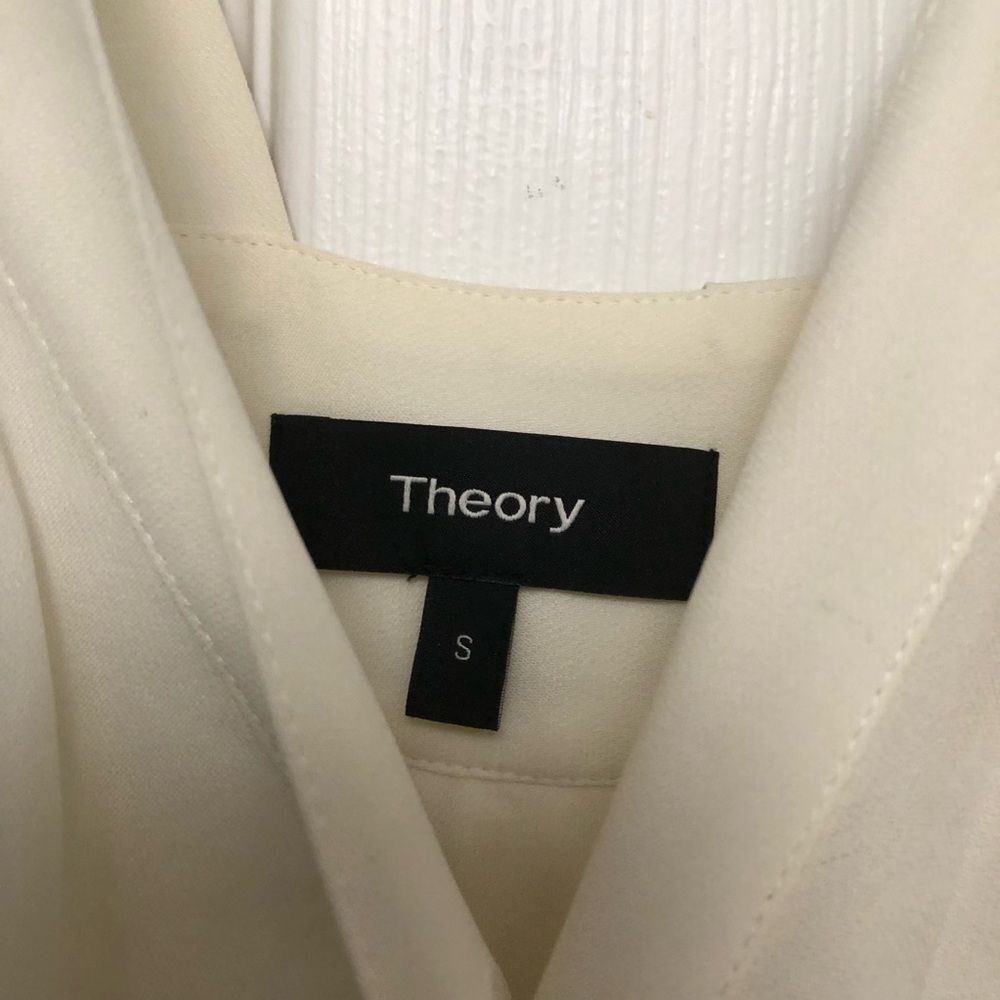 Theory Convertible Silk Blouse Top Off the Shoulder V-Neck Ivory White NWT S - Picture 6 of 9